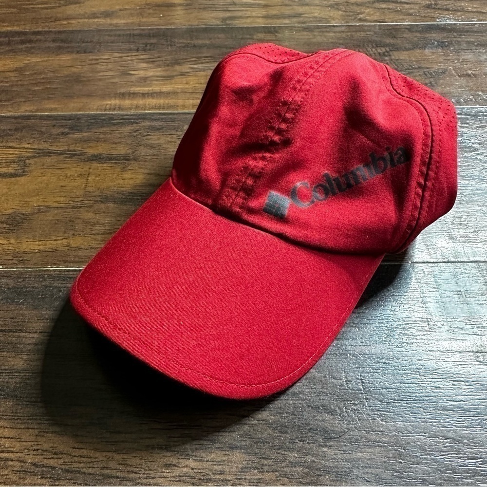 Columbia Red Hiking Hat